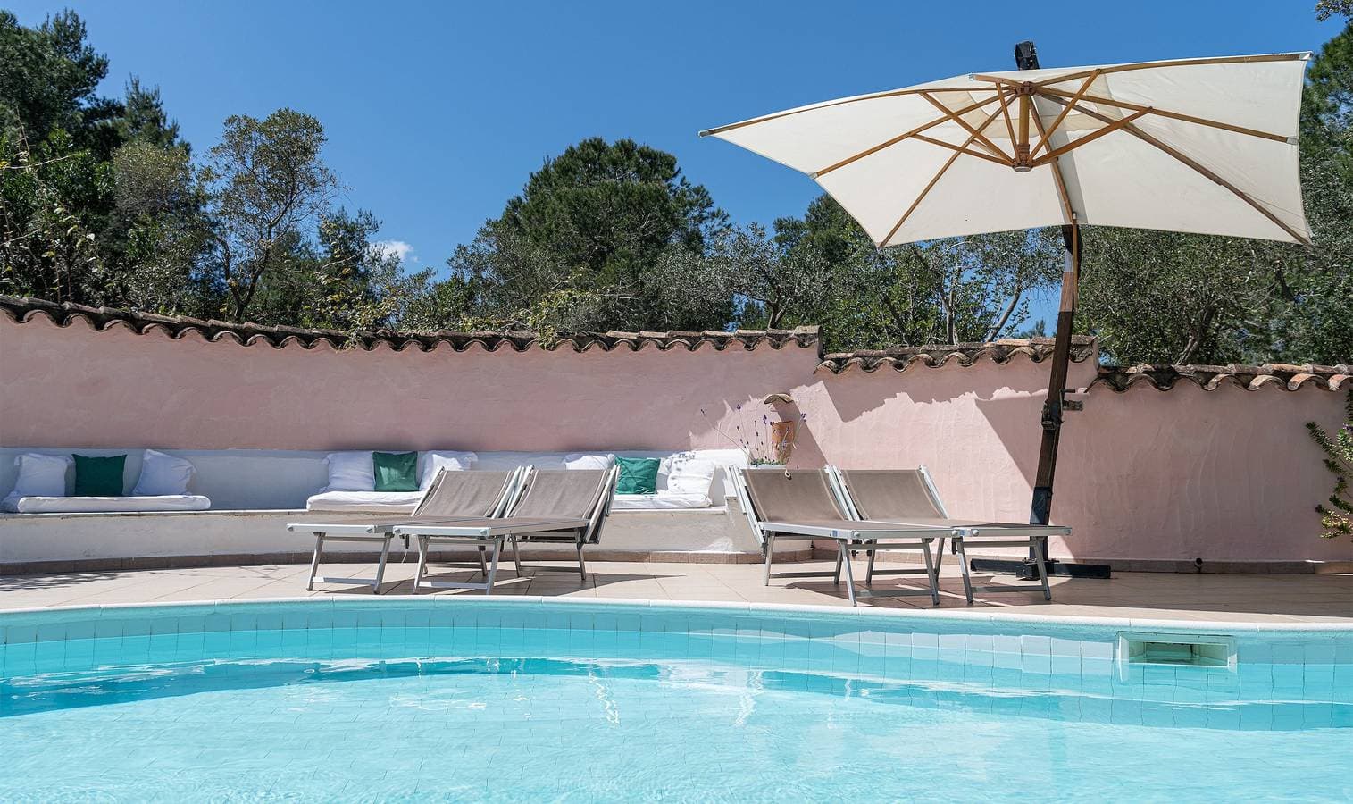 Foto 2 von 27: Villa Fiori 4 Is Molas – Exklusive Villa mit privatem Pool und Meerblick auf Sardinien
