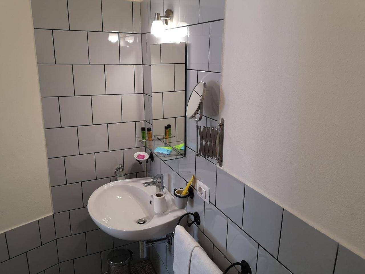 Foto 6 von 19: Double or Twin Room with Private Bathroom