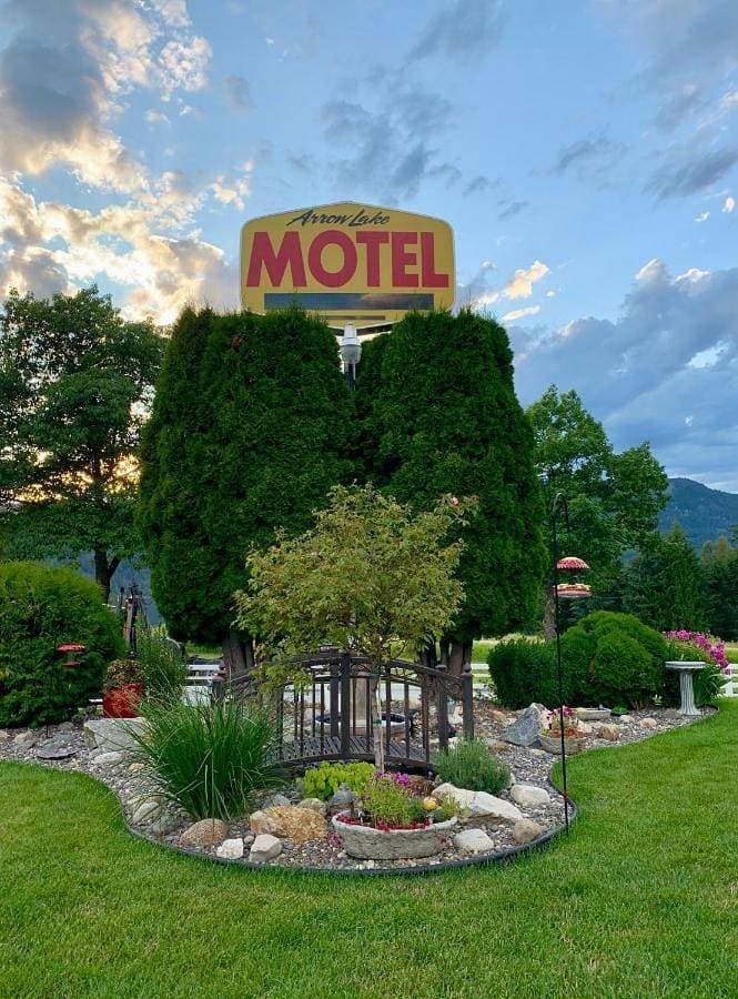 Arrow Lake Motel 1
