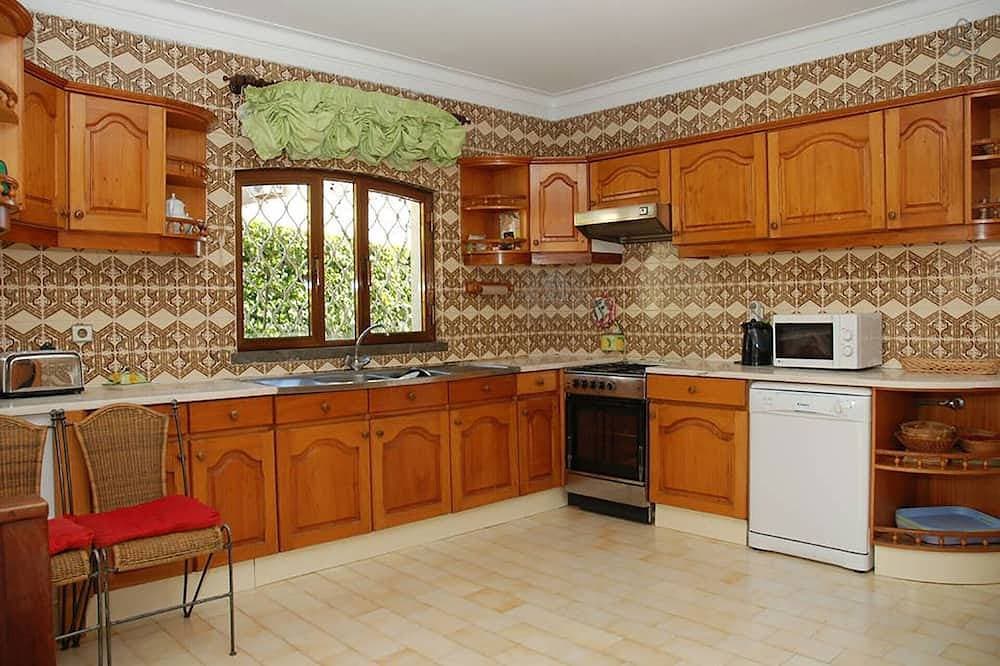 Luxus-Villa mit Apartment Pool, Garten und Grill ideal für Corporate & Familiengruppe 1