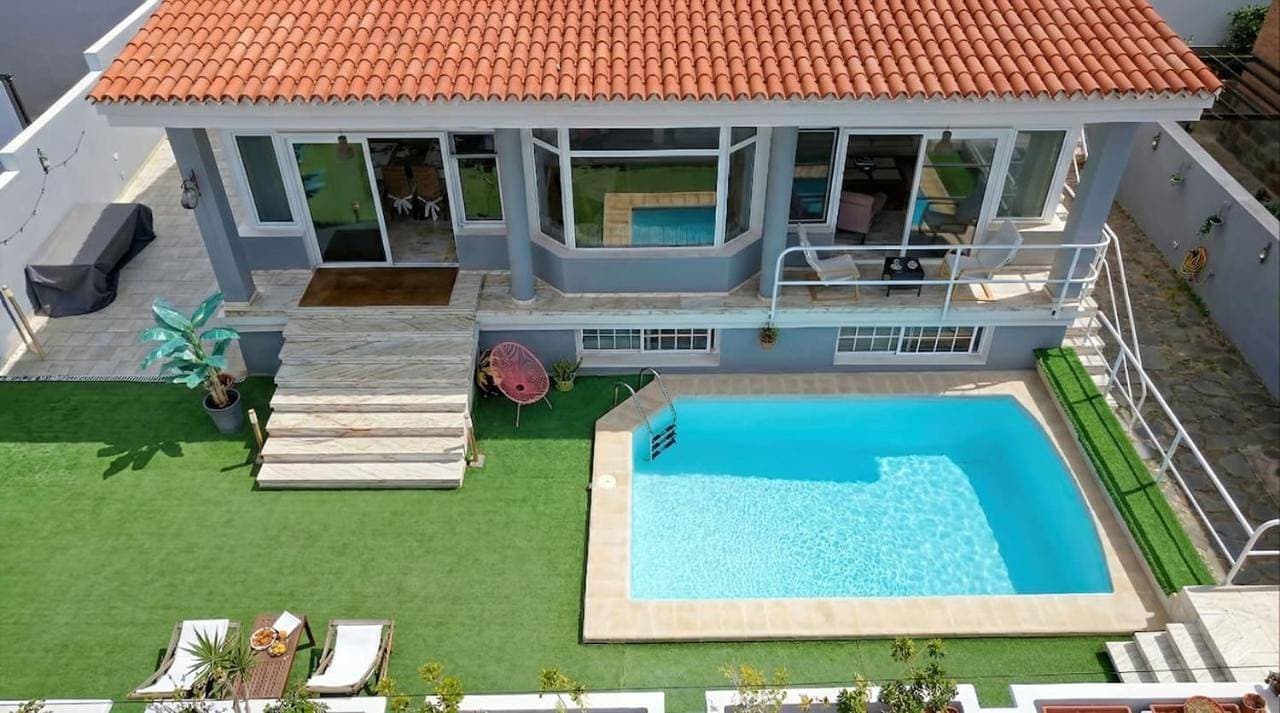 Relax by your private pool WiFi and Canary Views 1