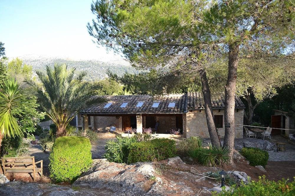 Abgeschiedene Villa mit privatem Pool und weitläufigem Garten im Campanet-Tal 1