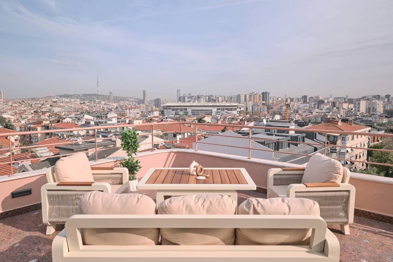 Carlsen, Goat, Einzigartige Terrasse mit direktem Blick auf die Stadt 1
