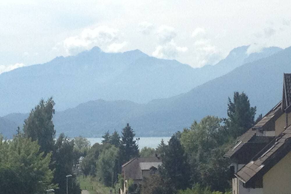 Typ 2 mit Südlage Terrasse mit Blick auf den See von Annecy in 300 Meter 1