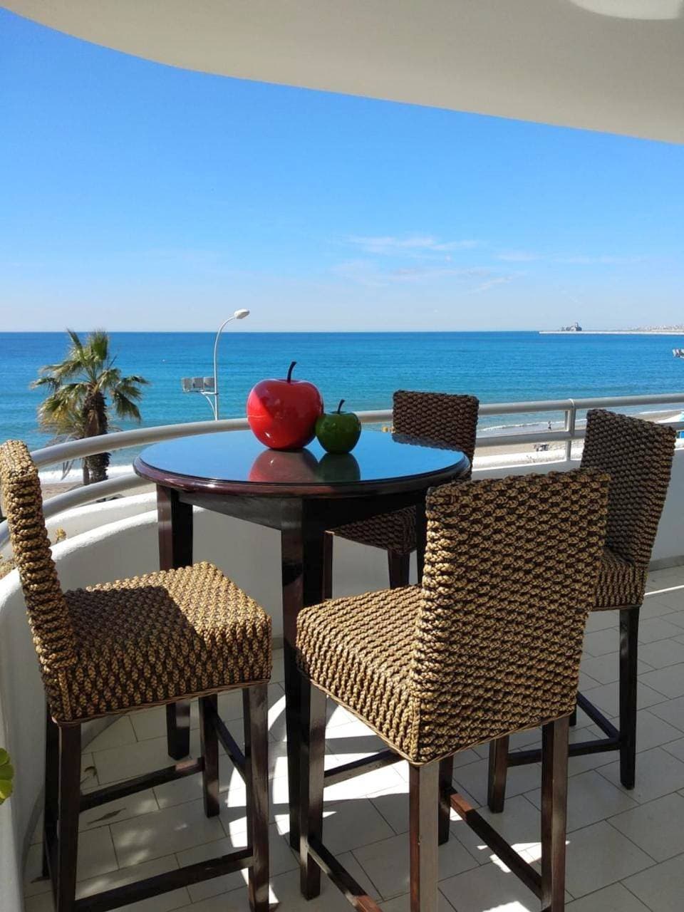 Villa Venecia, Apartamento de Lujo en 1º línea de playa + parking 1