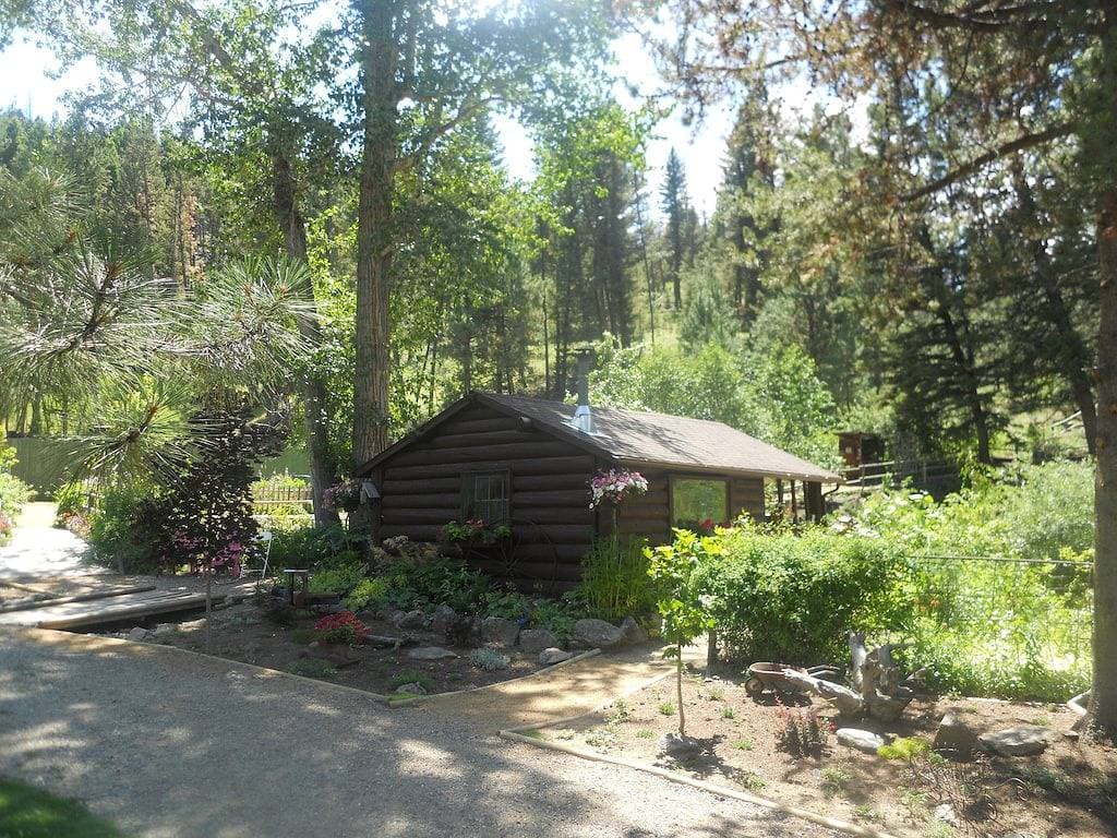 Tizer Botanic Gardens Cabin 1/2 Strecke zwischen Yellowstone & Glacier National Parks 1