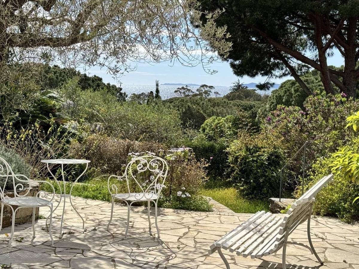 Mas avec Vue Mer, Terrasse et Jardin, à 200m de la Plage de Gigaro - FR-1-726-47 1