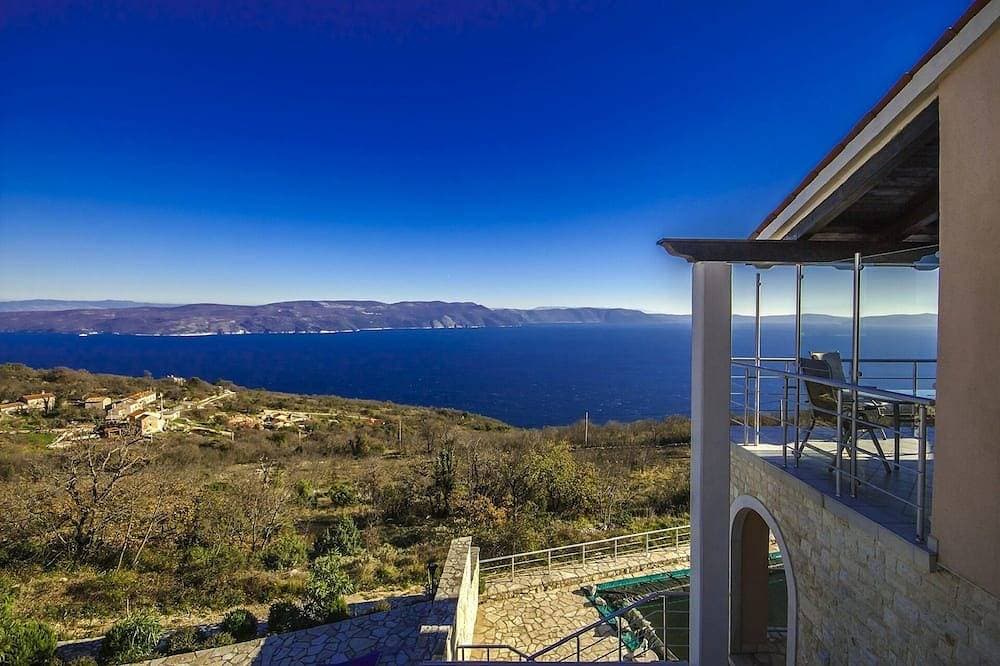 Ferienhaus mit traumhaften Meerblick und Pool 1